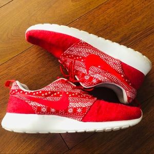 🎁 NIKE RED CHRISTMAS SWEATER ROSHE RUN